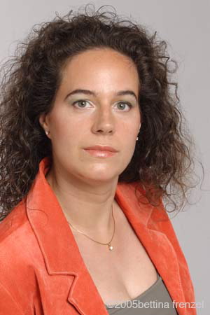 CRW_7959 Astrid Portrait orange